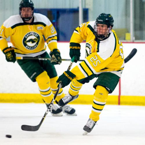 two Skidmore hockey players passing the puck